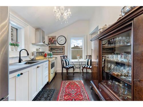 53 Charlotte Street, Brantford, ON - Indoor Photo Showing Kitchen