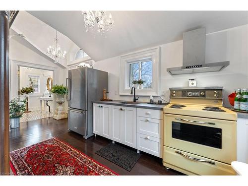 53 Charlotte Street, Brantford, ON - Indoor Photo Showing Kitchen