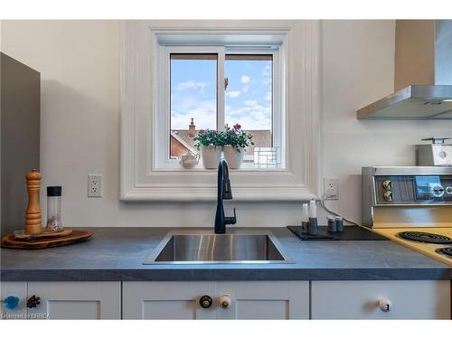 53 Charlotte Street, Brantford, ON - Indoor Photo Showing Kitchen