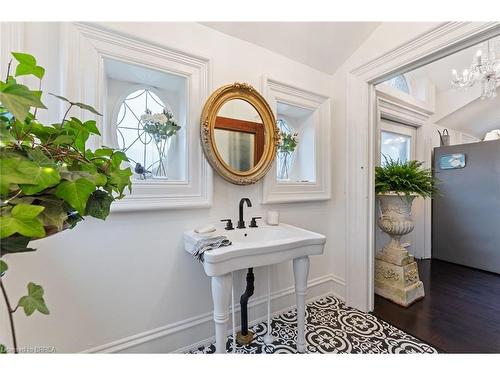 53 Charlotte Street, Brantford, ON - Indoor Photo Showing Bathroom