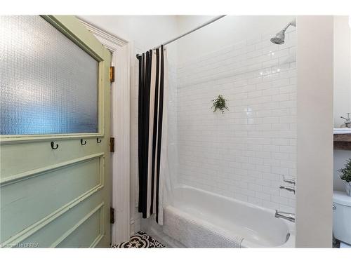 53 Charlotte Street, Brantford, ON - Indoor Photo Showing Bathroom