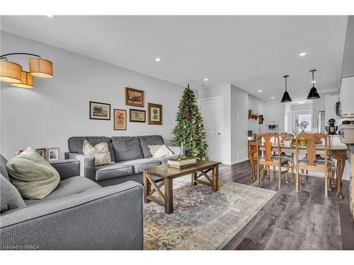 189 Grove Street, Simcoe, ON - Indoor Photo Showing Living Room