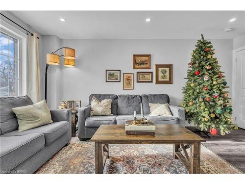 189 Grove Street, Simcoe, ON - Indoor Photo Showing Living Room