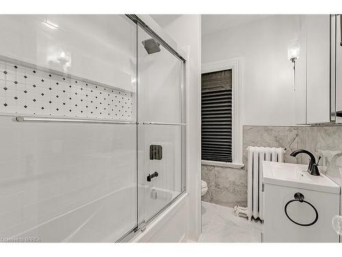 Upper-153 Drummond Street, Brantford, ON - Indoor Photo Showing Bathroom