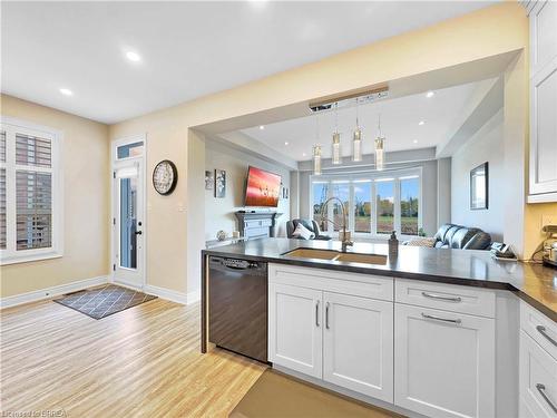 4148 Rawlins Common, Burlington, ON - Indoor Photo Showing Kitchen