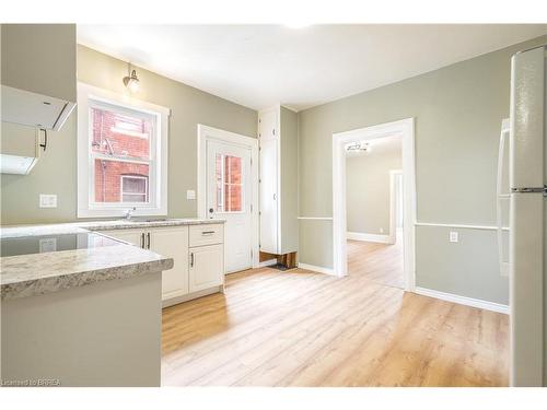 198 Sheridan Street, Brantford, ON - Indoor Photo Showing Kitchen