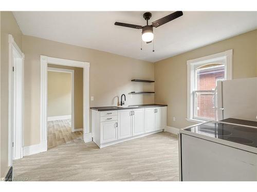 198 Sheridan Street, Brantford, ON - Indoor Photo Showing Kitchen