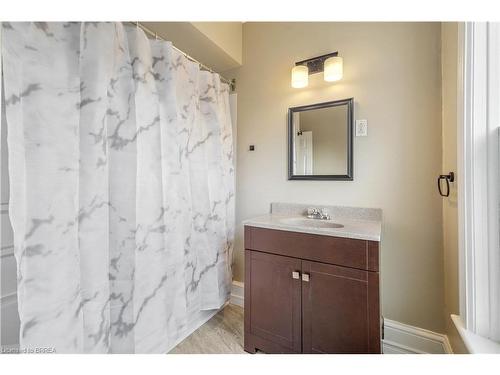 198 Sheridan Street, Brantford, ON - Indoor Photo Showing Bathroom