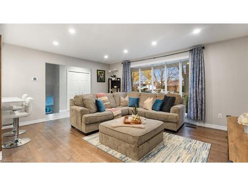 29 Pippin Drive, Brantford, ON - Indoor Photo Showing Living Room