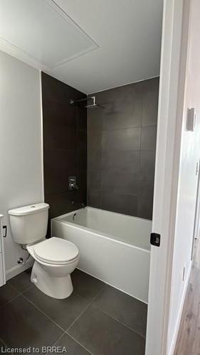 810-7 Erie Avenue, Brantford, ON - Indoor Photo Showing Bathroom