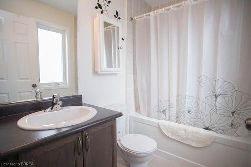 231 Blackburn Drive, Brantford, ON - Indoor Photo Showing Bathroom