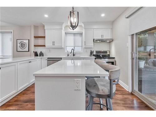 89 Court Drive, Paris, ON - Indoor Photo Showing Kitchen With Upgraded Kitchen