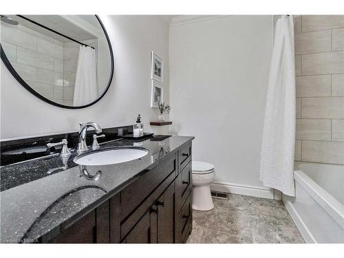 89 Court Drive, Paris, ON - Indoor Photo Showing Bathroom