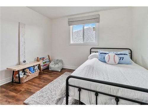 89 Court Drive, Paris, ON - Indoor Photo Showing Bedroom