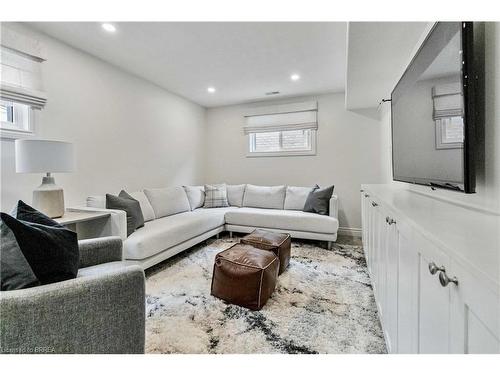 89 Court Drive, Paris, ON - Indoor Photo Showing Living Room