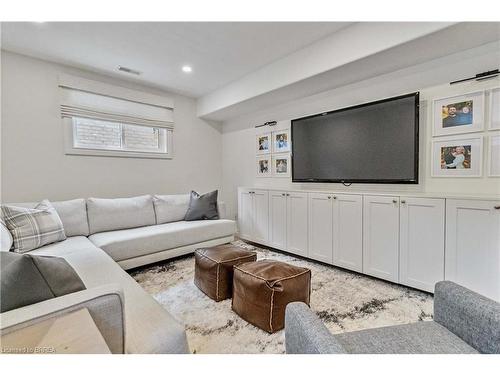 89 Court Drive, Paris, ON - Indoor Photo Showing Living Room