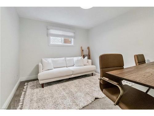 89 Court Drive, Paris, ON - Indoor Photo Showing Living Room