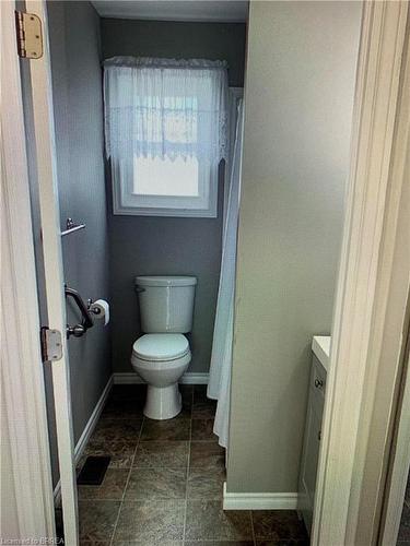 148 Wilkes Street, Brantford, ON - Indoor Photo Showing Bathroom