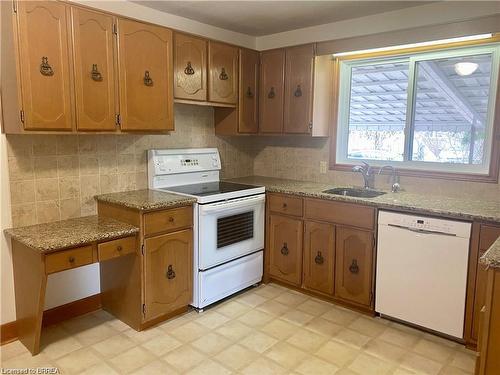 8 Sterling Street, Brantford, ON - Indoor Photo Showing Kitchen