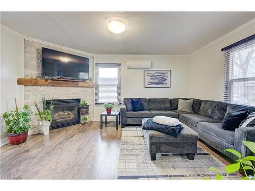 40 Division Street, Brantford, ON - Indoor Photo Showing Living Room With Fireplace