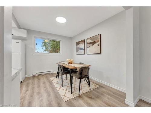 44 Raleigh Street, Brantford, ON - Indoor Photo Showing Dining Room