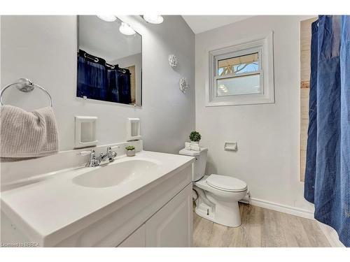 44 Raleigh Street, Brantford, ON - Indoor Photo Showing Bathroom