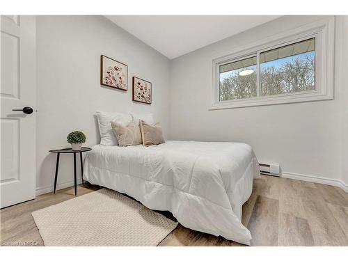 44 Raleigh Street, Brantford, ON - Indoor Photo Showing Bedroom