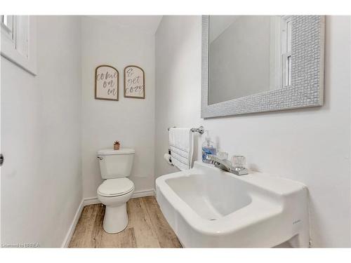 44 Raleigh Street, Brantford, ON - Indoor Photo Showing Bathroom