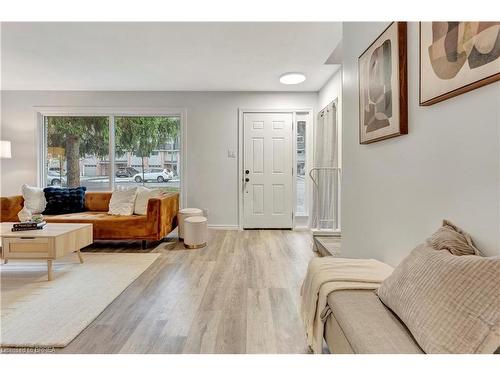 44 Raleigh Street, Brantford, ON - Indoor Photo Showing Living Room