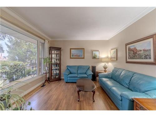 124 Madden Street, Brantford, ON - Indoor Photo Showing Living Room