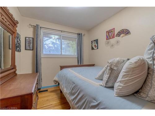 124 Madden Street, Brantford, ON - Indoor Photo Showing Bedroom