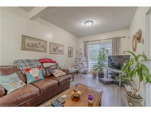 124 Madden Street, Brantford, ON - Indoor Photo Showing Living Room