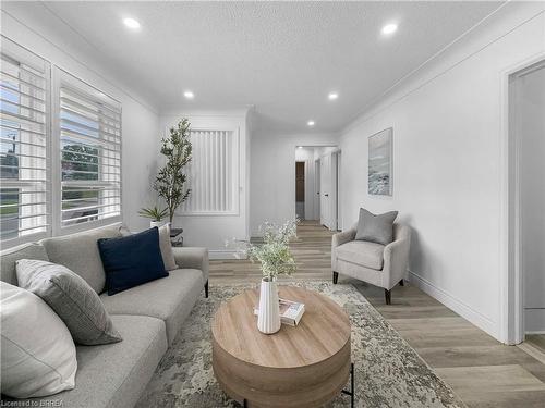 101 Ninth Avenue, Brantford, ON - Indoor Photo Showing Living Room