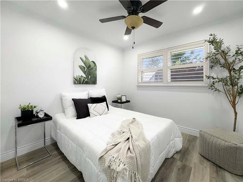 101 Ninth Avenue, Brantford, ON - Indoor Photo Showing Bedroom