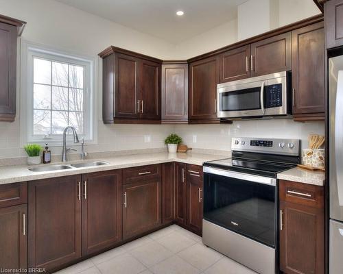 22-50 Bryan Court, Kitchener, ON - Indoor Photo Showing Kitchen With Double Sink