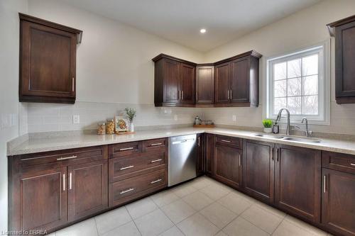 22-50 Bryan Court, Kitchener, ON - Indoor Photo Showing Kitchen With Double Sink