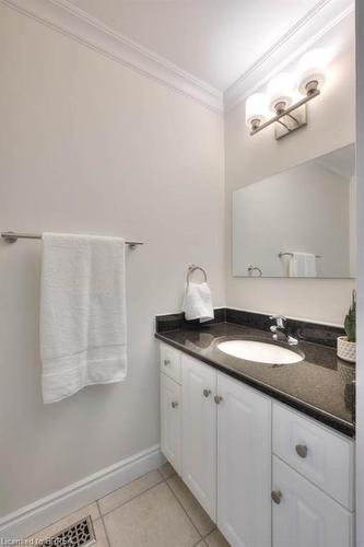 22-50 Bryan Court, Kitchener, ON - Indoor Photo Showing Bathroom