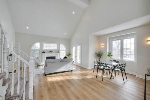 22-50 Bryan Court, Kitchener, ON - Indoor Photo Showing Living Room