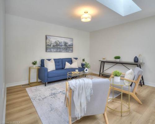 22-50 Bryan Court, Kitchener, ON - Indoor Photo Showing Living Room