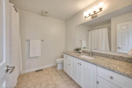 22-50 Bryan Court, Kitchener, ON - Indoor Photo Showing Bathroom