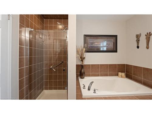 45 Waldie Crescent, Brantford, ON - Indoor Photo Showing Bathroom