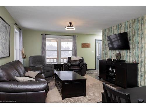 399 Pleasant Ridge Road, Brantford, ON - Indoor Photo Showing Living Room