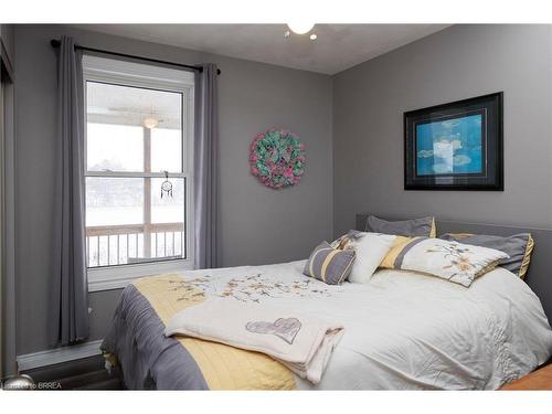 399 Pleasant Ridge Road, Brantford, ON - Indoor Photo Showing Bedroom