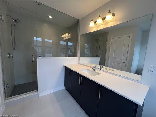 49-155 Equestrian Way, Cambridge, ON - Indoor Photo Showing Bathroom