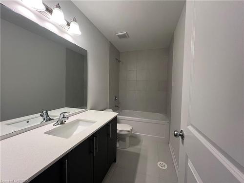 49-155 Equestrian Way, Cambridge, ON - Indoor Photo Showing Bathroom