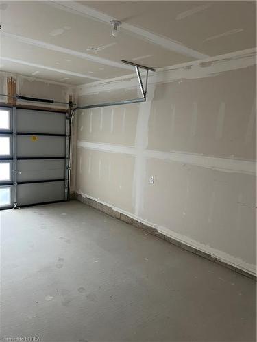 49-155 Equestrian Way, Cambridge, ON - Indoor Photo Showing Garage