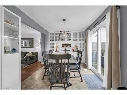 32 Kiev Boulevard, Brantford, ON - Indoor Photo Showing Dining Room