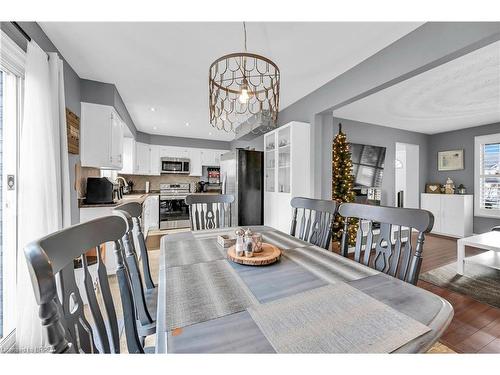 32 Kiev Boulevard, Brantford, ON - Indoor Photo Showing Dining Room