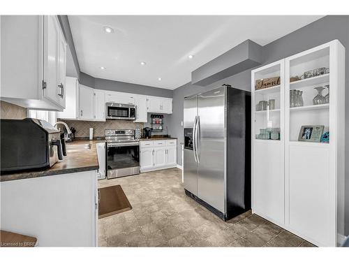 32 Kiev Boulevard, Brantford, ON - Indoor Photo Showing Kitchen