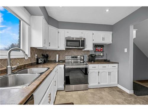 32 Kiev Boulevard, Brantford, ON - Indoor Photo Showing Kitchen With Double Sink